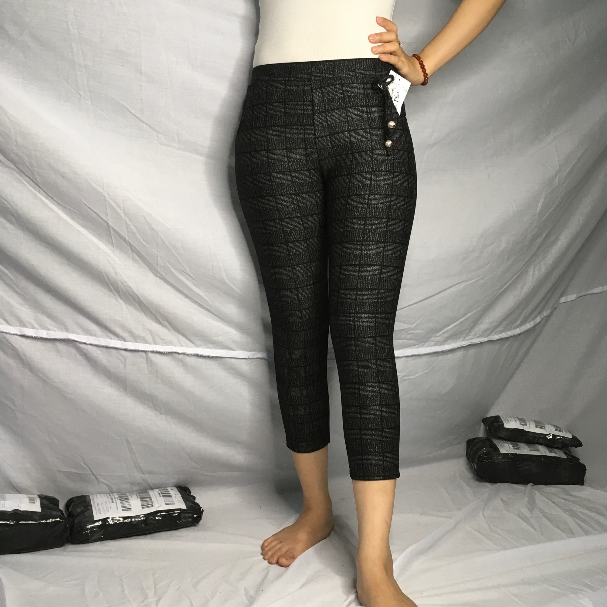 [HCM]Quần lửng sọc karo dài 75cm size 40-65kg(khách mua coi phần mô tả dùm shop nhé)
