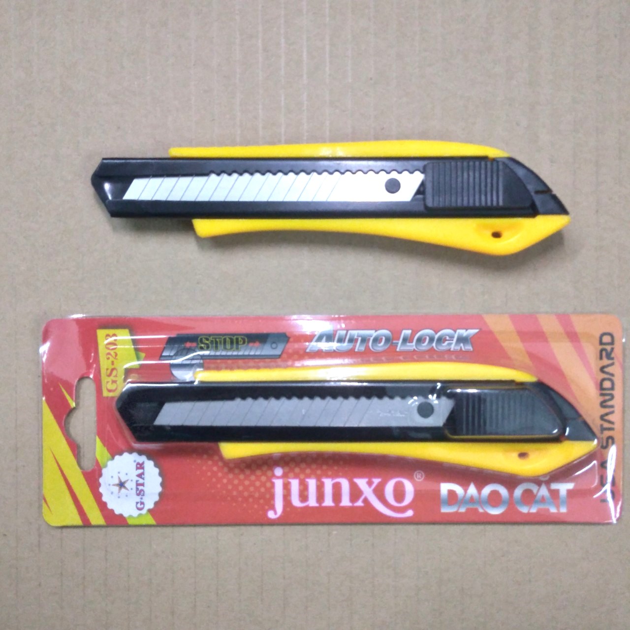 01 Cái Dao Rọc Giấy 203 - Lưỡi to 18mm