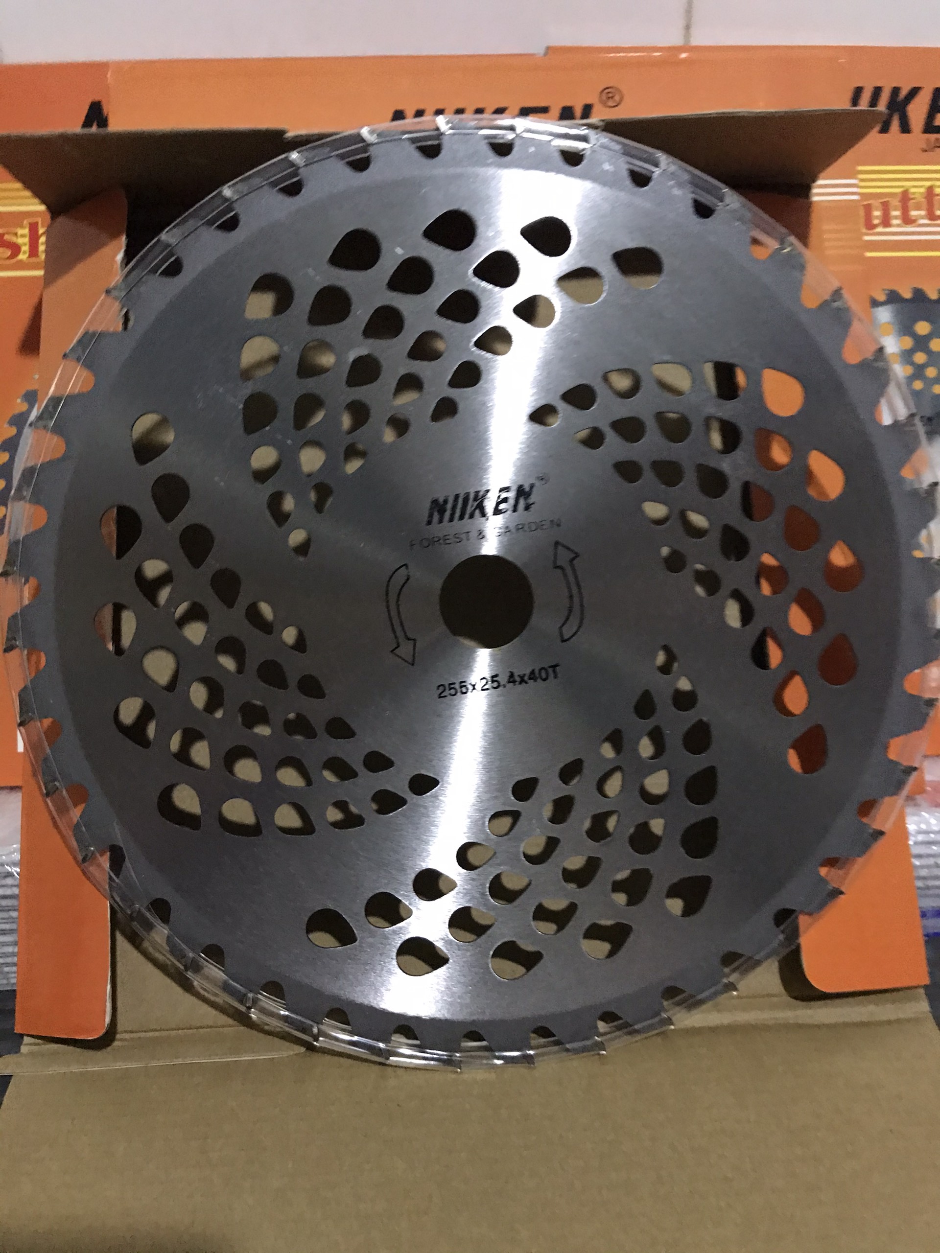 [HCM]LƯỠI CẮT CỎ TRÒN HỢP KIM - NIKEN.. 255MMX40RX25.4MM