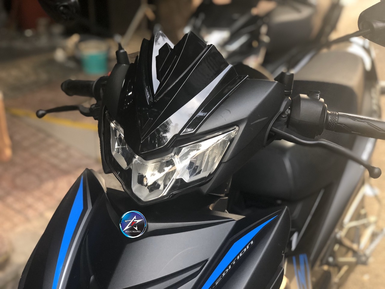 ỐP ĐÂU EX150 2019 V2 ĐEN TRONG