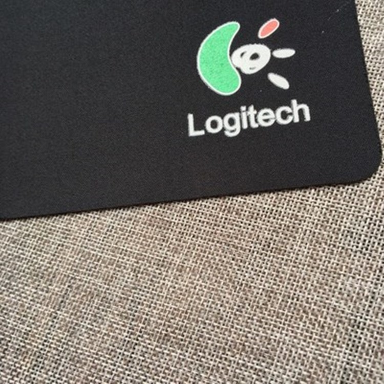 Lót chuột hãng Logitech size 20x24cm