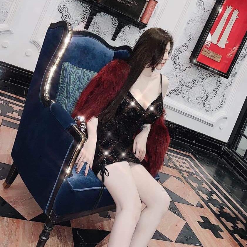 đầm body kim sa 2 dây cổ đổ