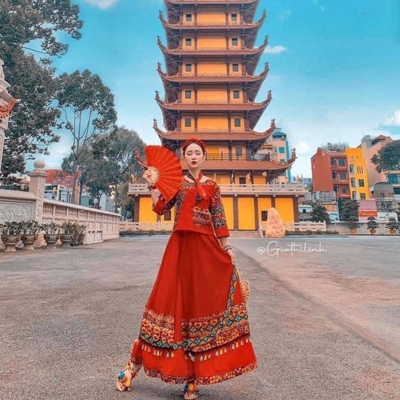 Sét đầm maxi suông đỏ thổ cẩm có sẵn