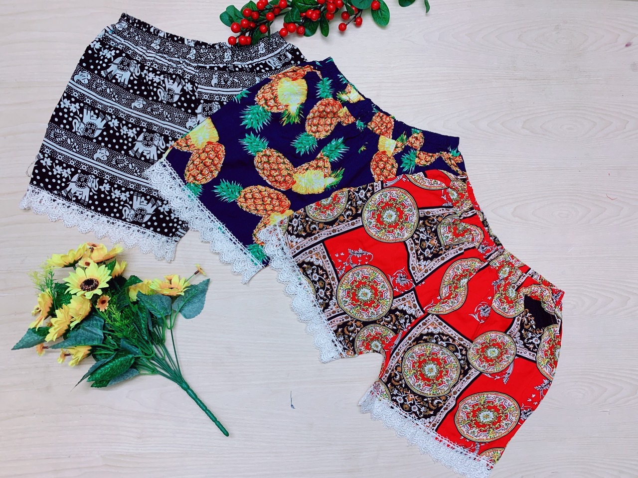 Quần đùi lanh cotton co dãn phối ren điệu đà - Quần đùi vải lanh mặc ở nhà cho chị em