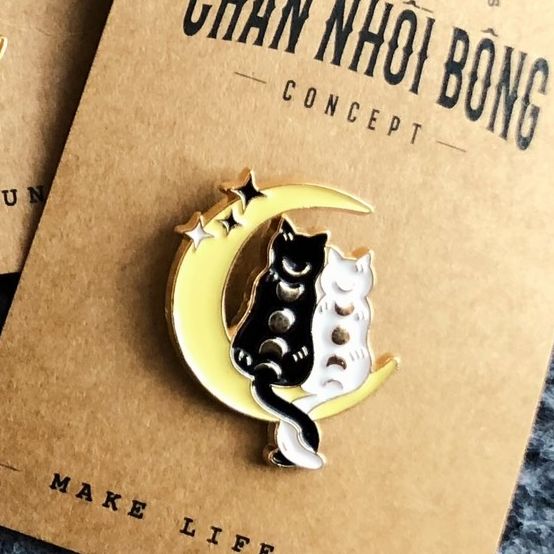 Pin cài áo, cài balo - Mèo thanh lịch