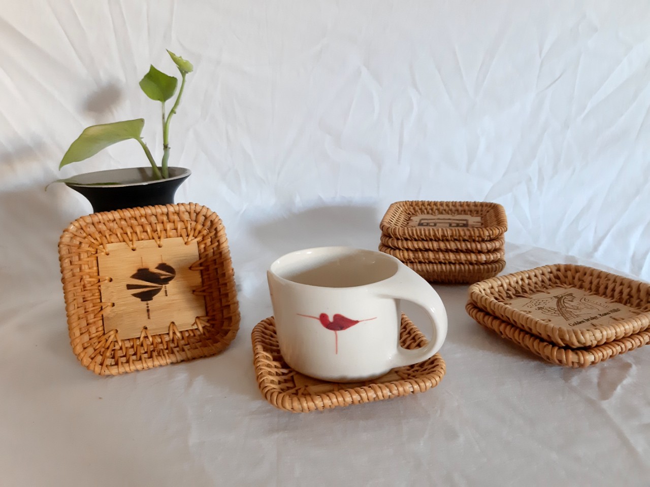 [Top 1 Bán Chạy] Đế Lót Ly, Đế Lót Ly Làm Từ Mây Sang Trọng Bền Chắc, Đế Lót Chống Nóng, Lót Ly Mây Phối Hợp Mặt Tre Khắc Hoa Văn Tinh Tế - Hình tròn/ Hình Vuông - Đường kính 10 cm - Giá 1 cái