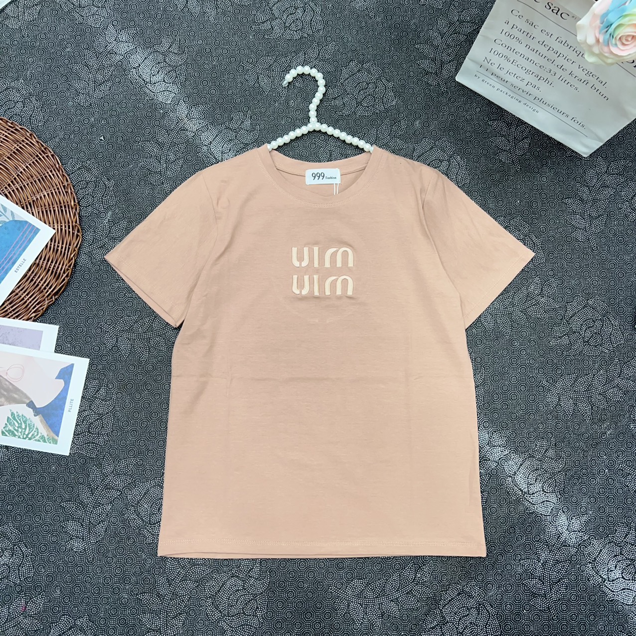 Áo thun Thái dáng vừa thêu chữ MM