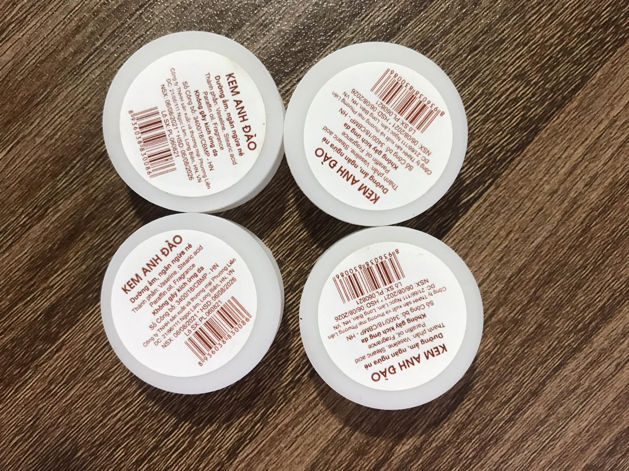Kem Nẻ Dưỡng Ẩm Anh Đào  2G