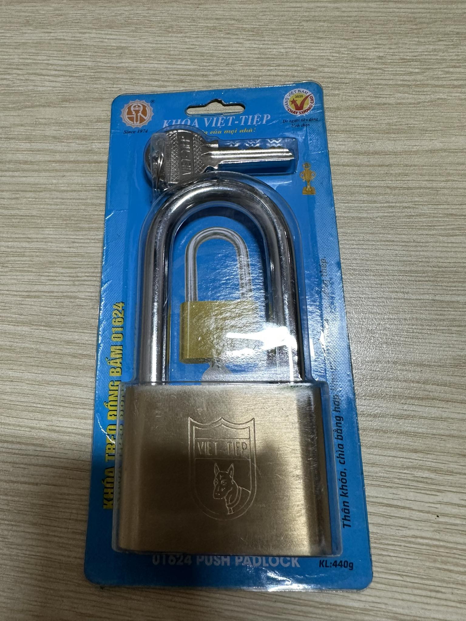 Khoá việt tiệp thau càng dài 6 phân N2