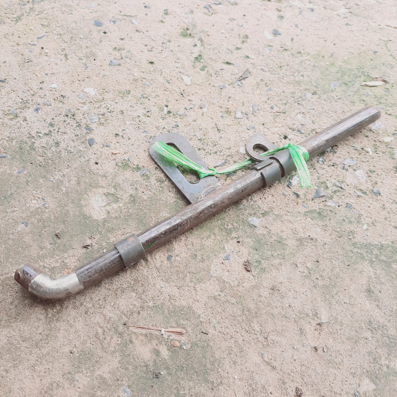 Chốt cổng ngang, chốt cửa, chốt ngang sắt phi 16mm dài 30cm