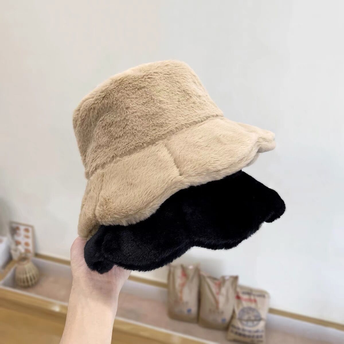 Nice thick petal feather hat RQN2196 - requane