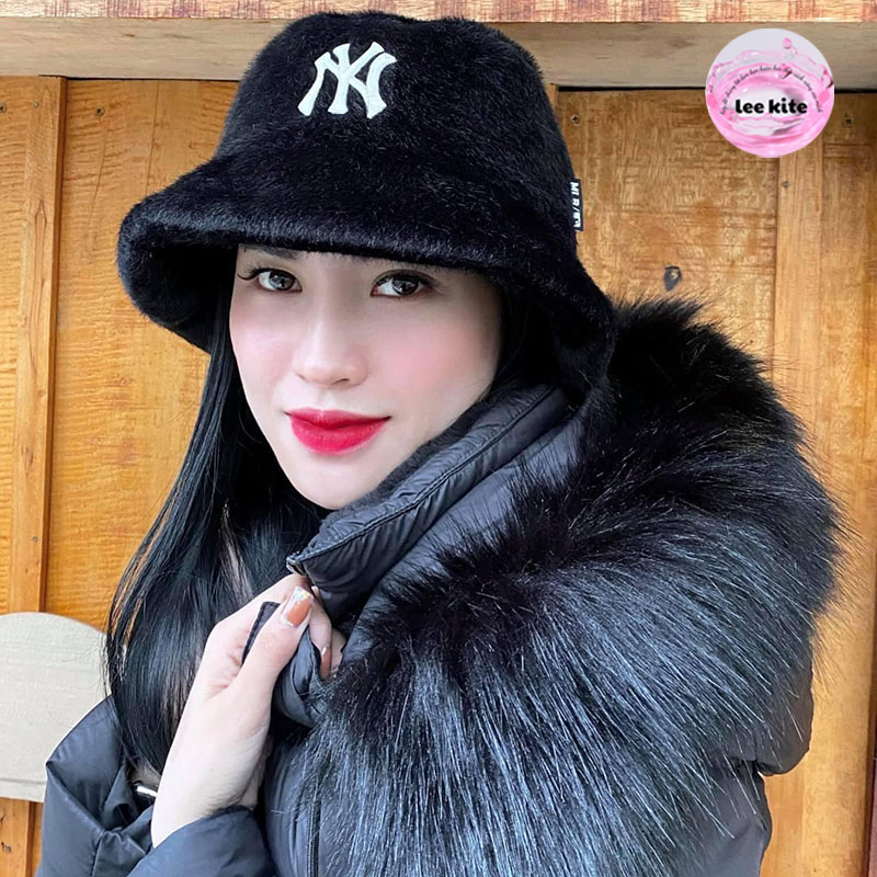 Son Mac Ruby Woo 707 Màu Đỏ Cổ Điển - Retro Matte Lipstick