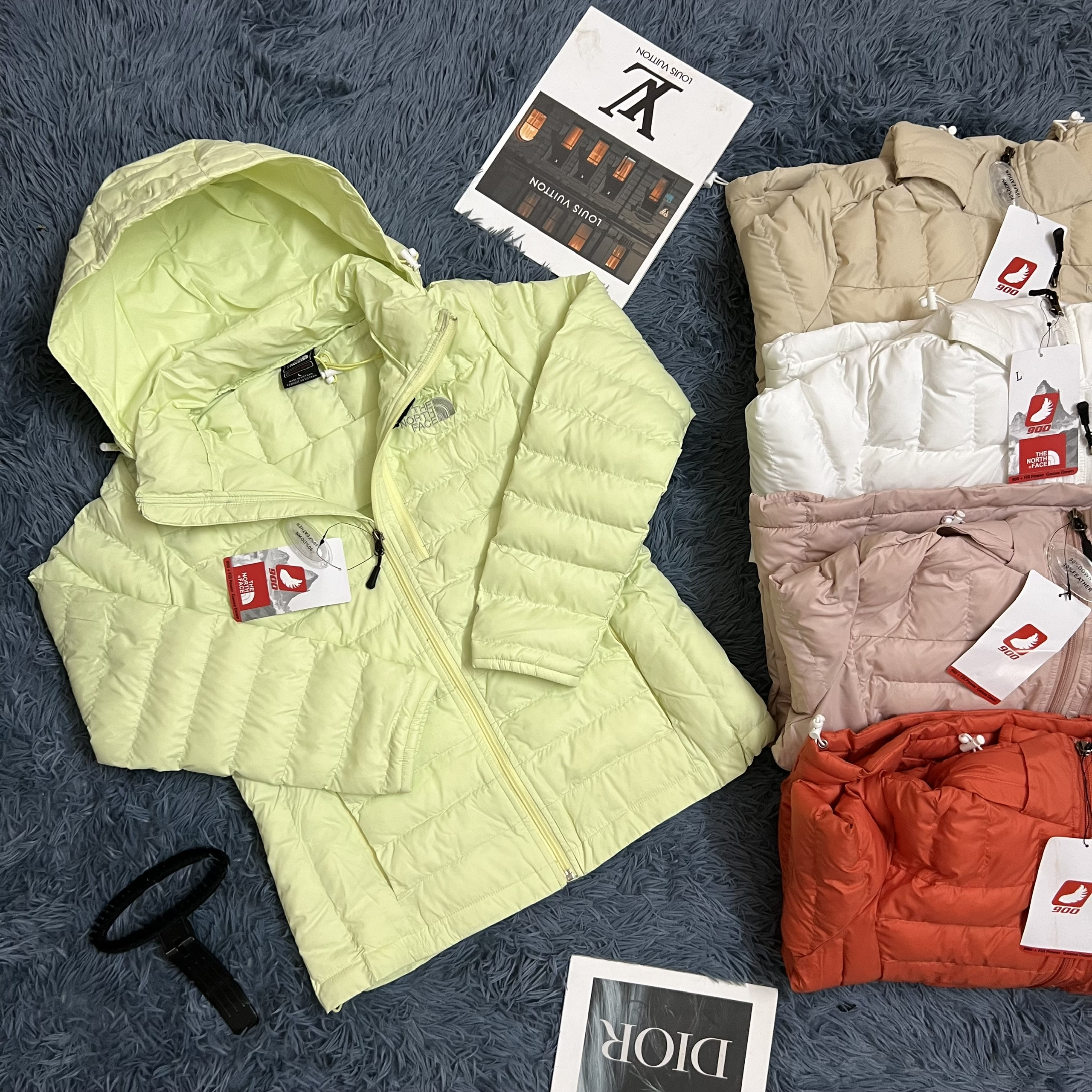 Áo khoác lông vũ nữ the north face siêu nhe - nhẹ và ấm -có thể gấp gọn thành túi nhỏ