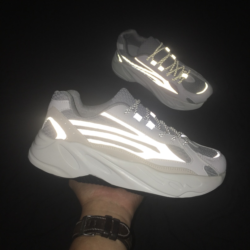 GIÀY YEEZY 700 PHẢN QUANG giá rẻ