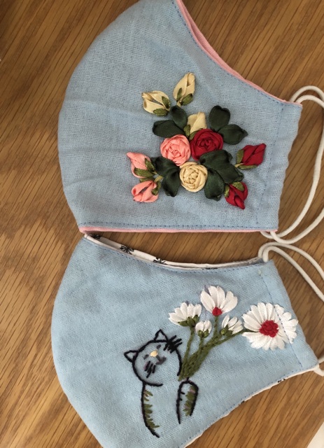Khẩu trang thêu handmade