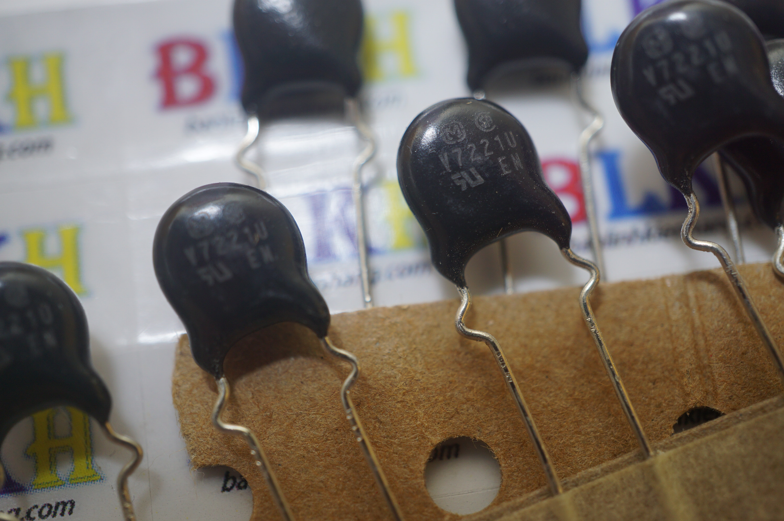 5 Tụ bảo vệ 110V 100V V7221U ZNRV7221U chính hãng ( TƯƠNG ĐƯƠNG V7241U)