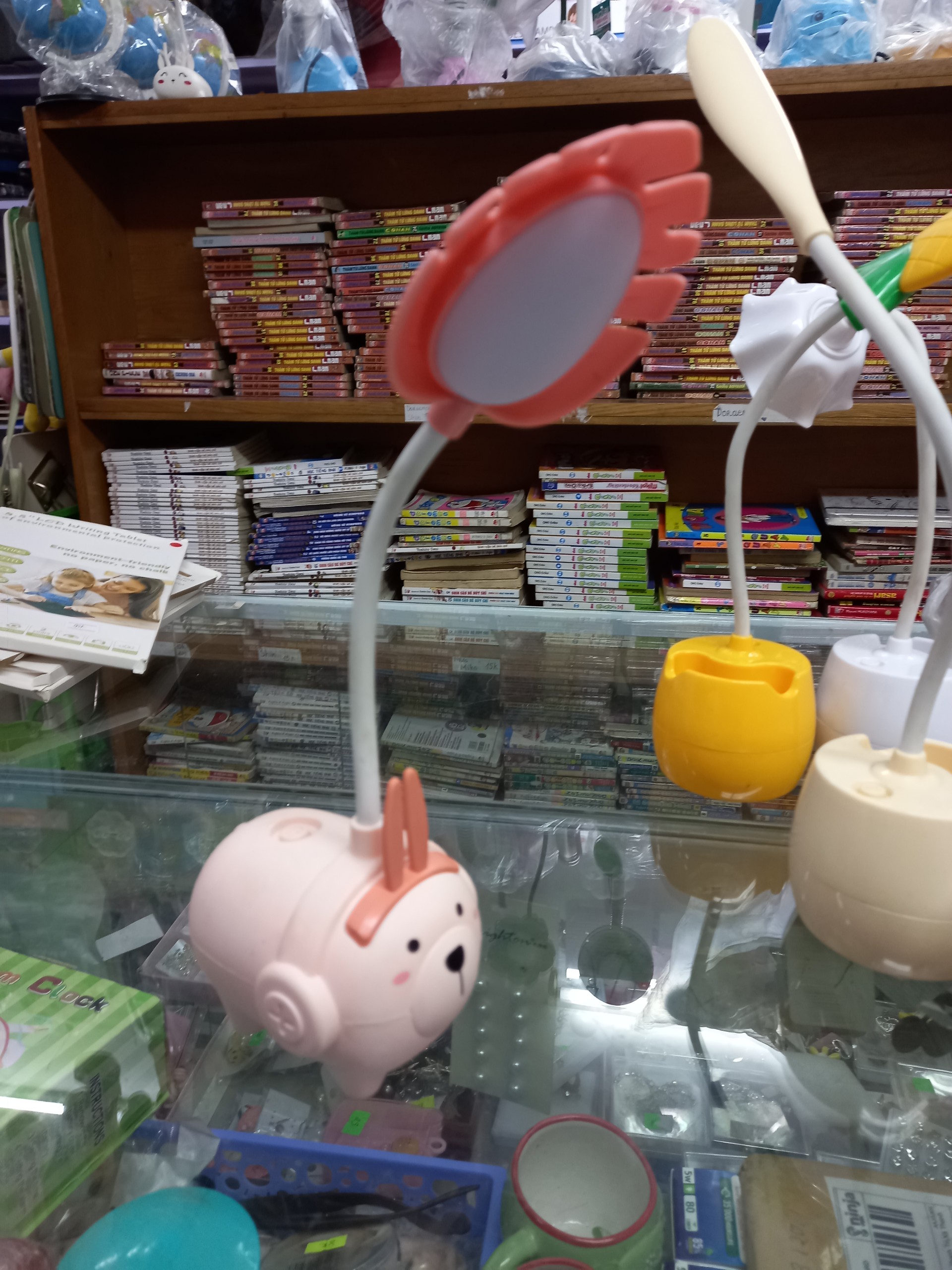 Đèn Học Để Bàn Xoay 360 Độ Hình Cute