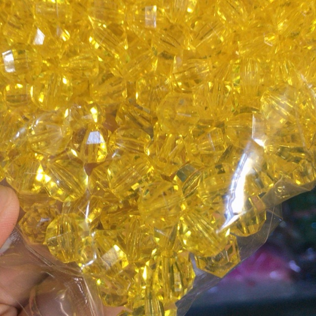 Gói 100gram hạt cườm góc 10mm nhiều màu làm handmade trang trí thủ công có lỗ sâu