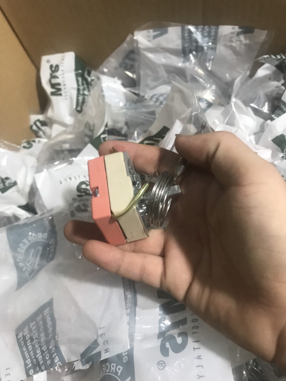 Rơ le Nhiệt Bình Nóng Lạnh