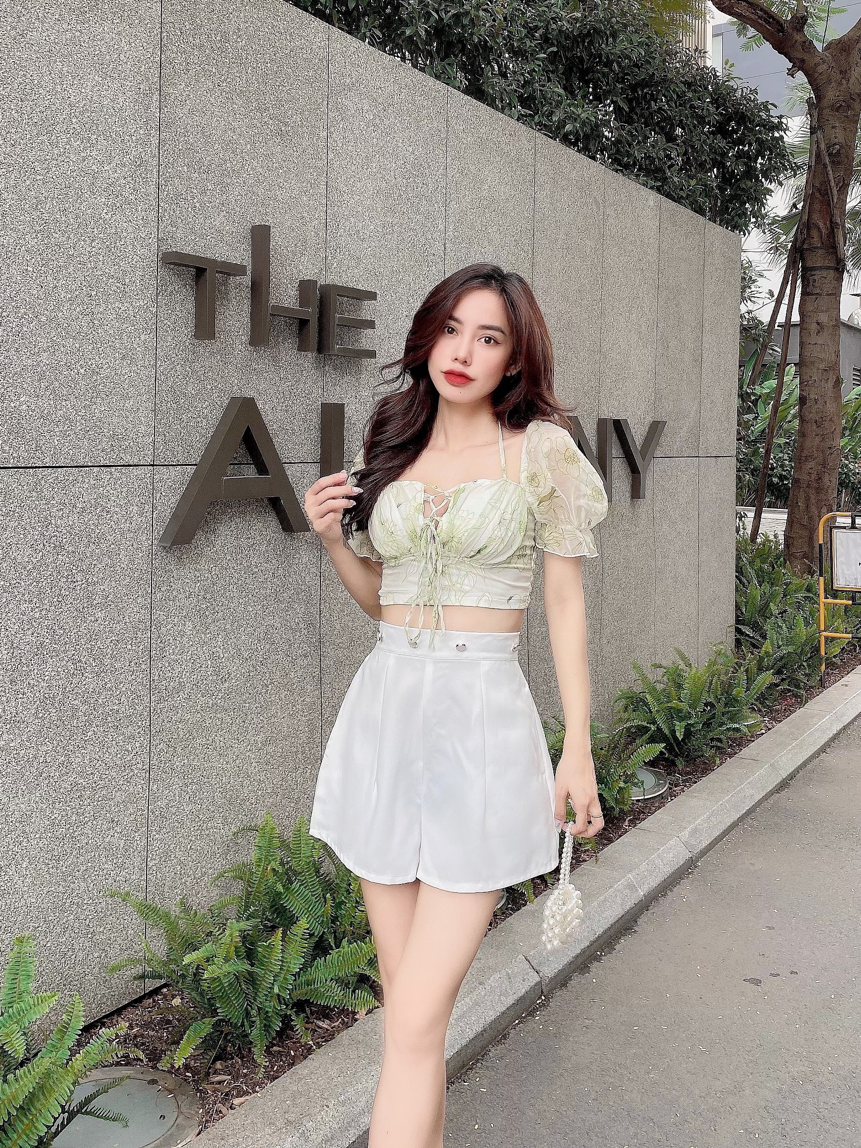 20V08402 VÁY XÒE CỔ VUÔNG HOA NHÍ XANH Zen Fashion