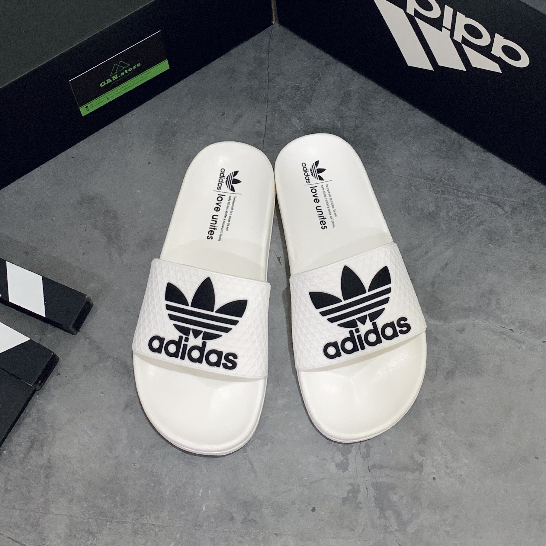 [HCM]DÉP ADIDAS ADILETTE TRẮNG LOGO 3 LÁ - DÉP FULL BOX