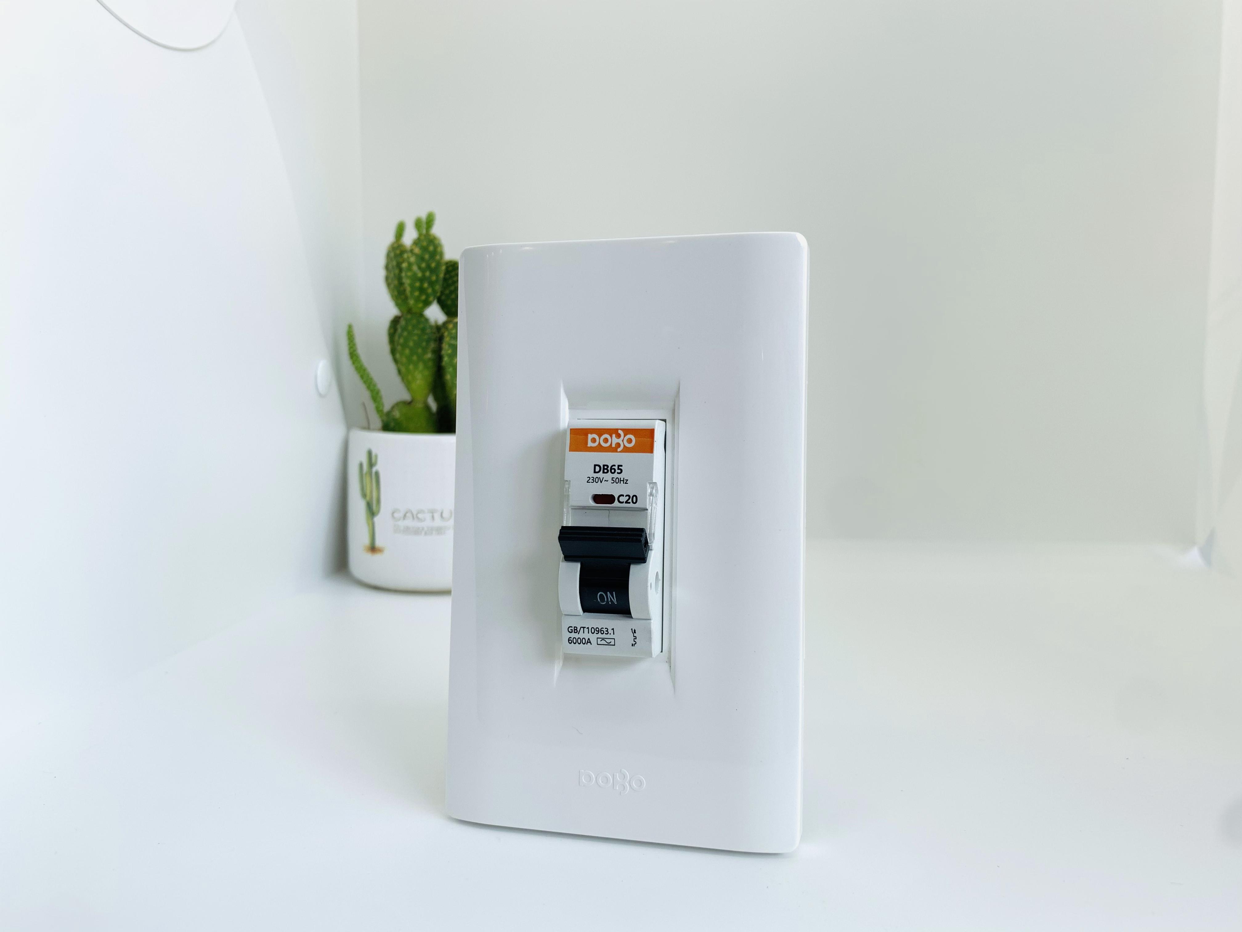 Mặt che CB nắp âm tường 1 cực 2 cực dạng Aptomat chân gài -  hàng tốt DOBO KOREA