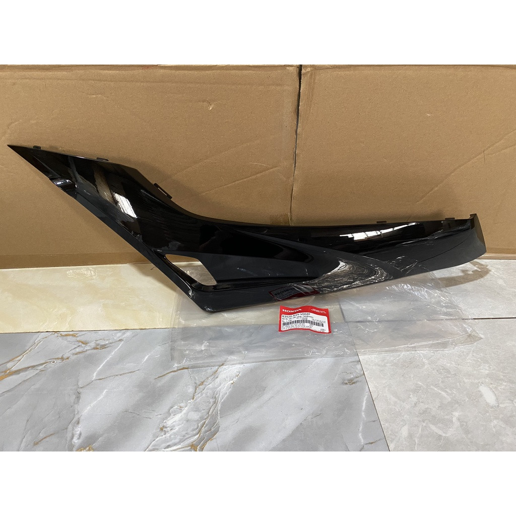 Front right floor/side bar vision 2014 to 2020 glossy black .