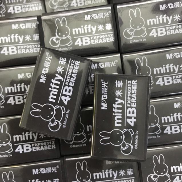 Combo gồm 3 cục Gôm Đen MG tẩy sạch và mềm.