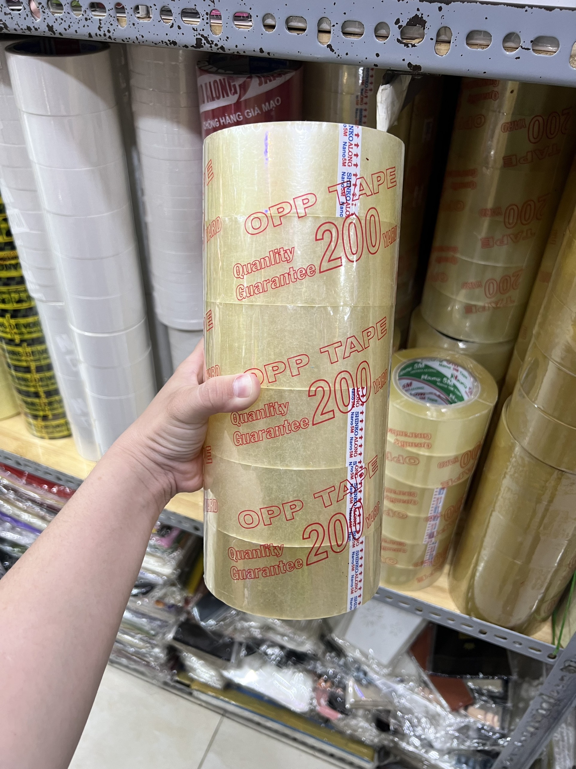 Băng keo dán hàng bản 4cm dài 200 yar ( 180met )