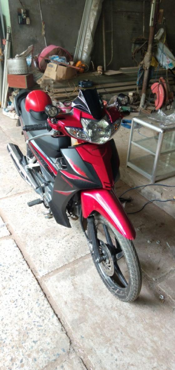Ốp đầu đèn cho xe Sirius và Exciter 135 màu đen bóng