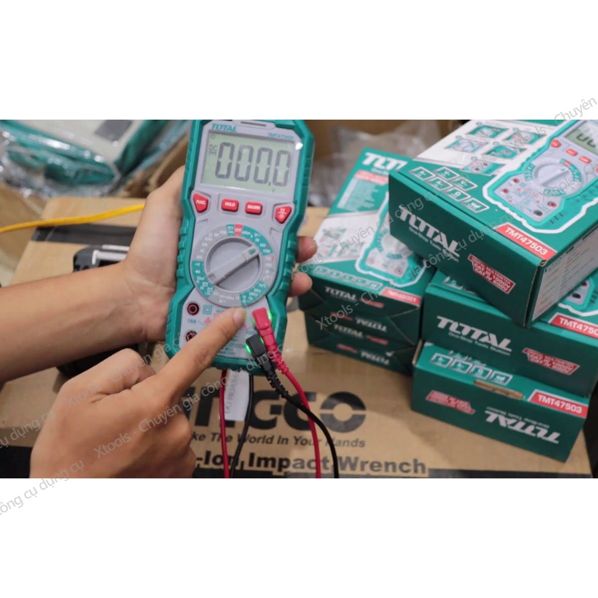 Đồng hồ đo điện vạn năng TOTAL TMT47503 có đầu dò cảm ứng dòng điện. Thiết bị điện vạn năng chất liệu cao cấp 6000 số đếm đúng