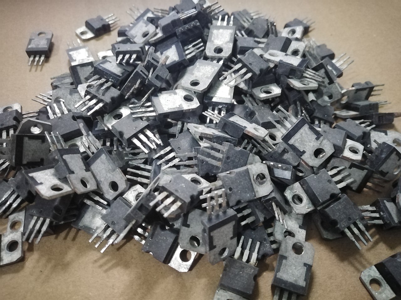10 chiếc Mosfet HY1001  75A 75V tháo máy