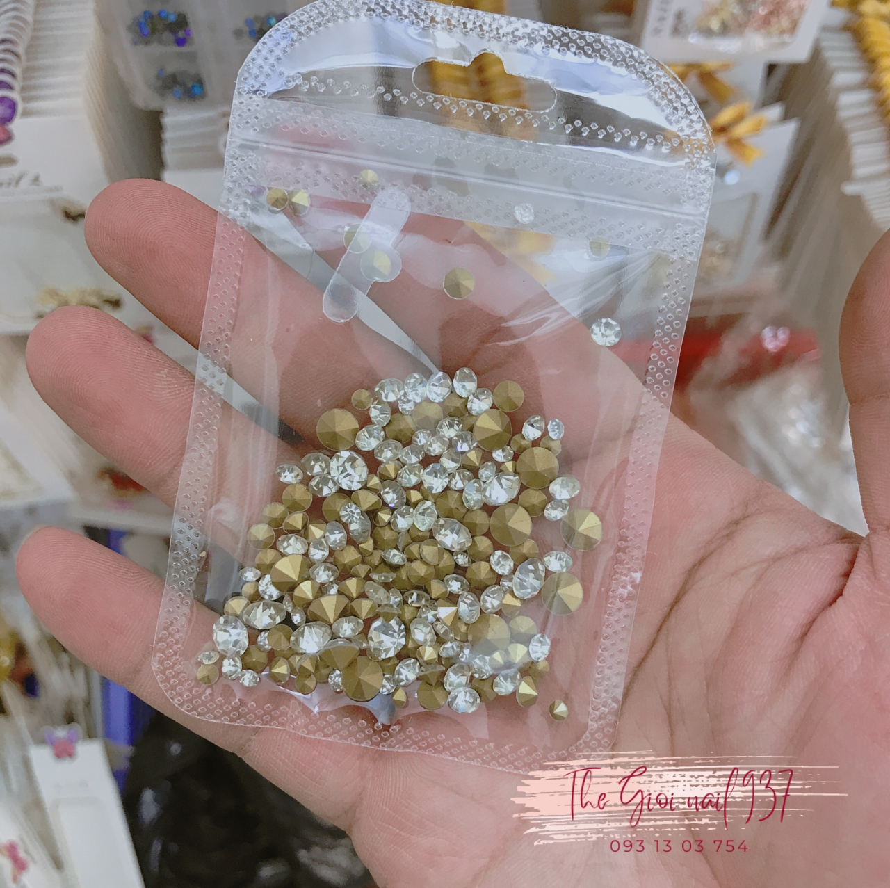 Đá trắng chân nhọn đủ size - Đá khối trắng chân nhọn đủ size - Túi giấy - TGN937
