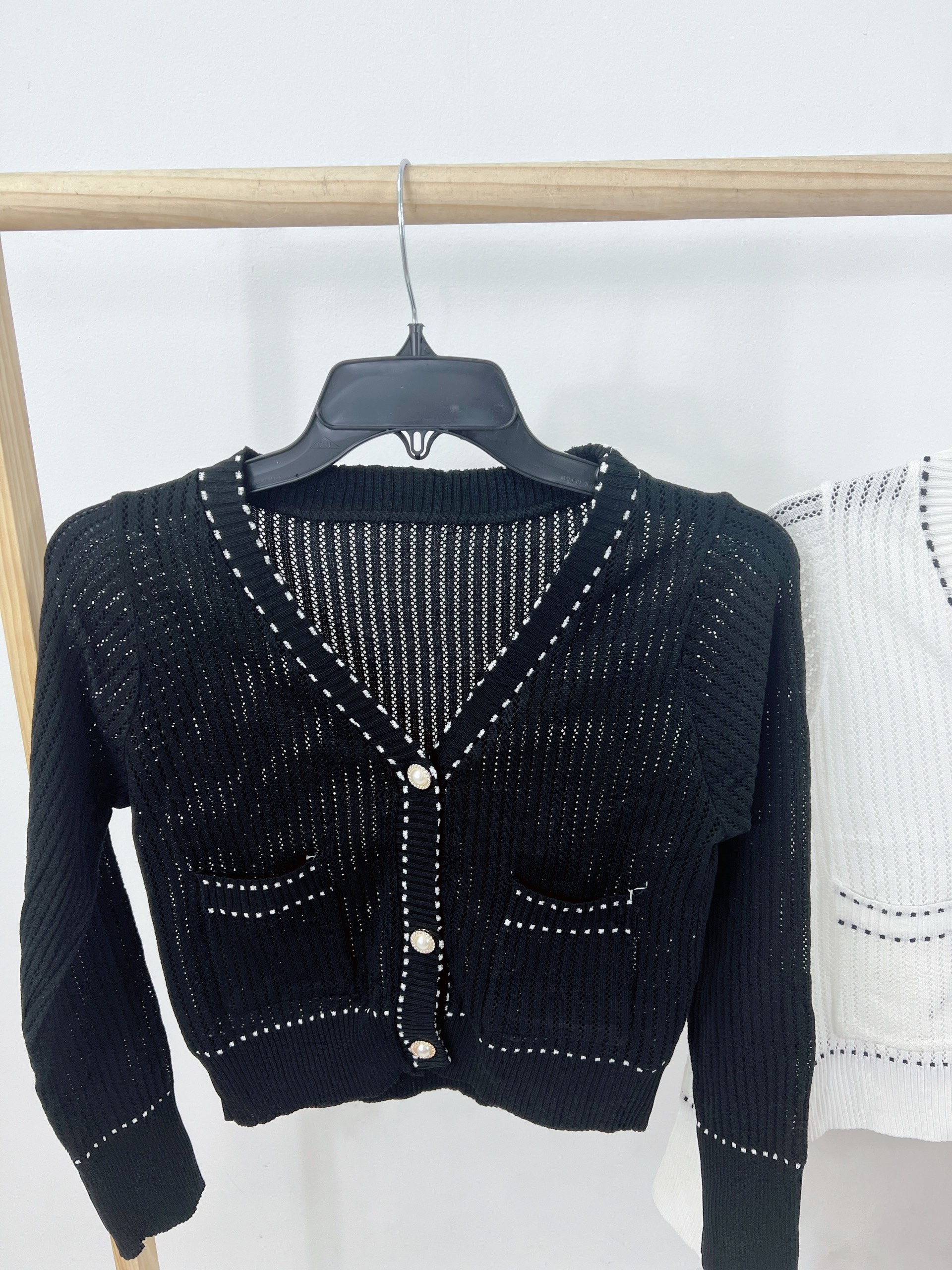 Áo Khoác Cardigan Len Mỏng Form Lửng Chỉ Viền Nút Ngọc