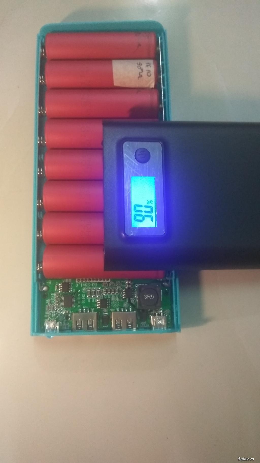 BOX SAC DỰ PHÒNG 8 CELL PIN  LCD( Không kèm pin)