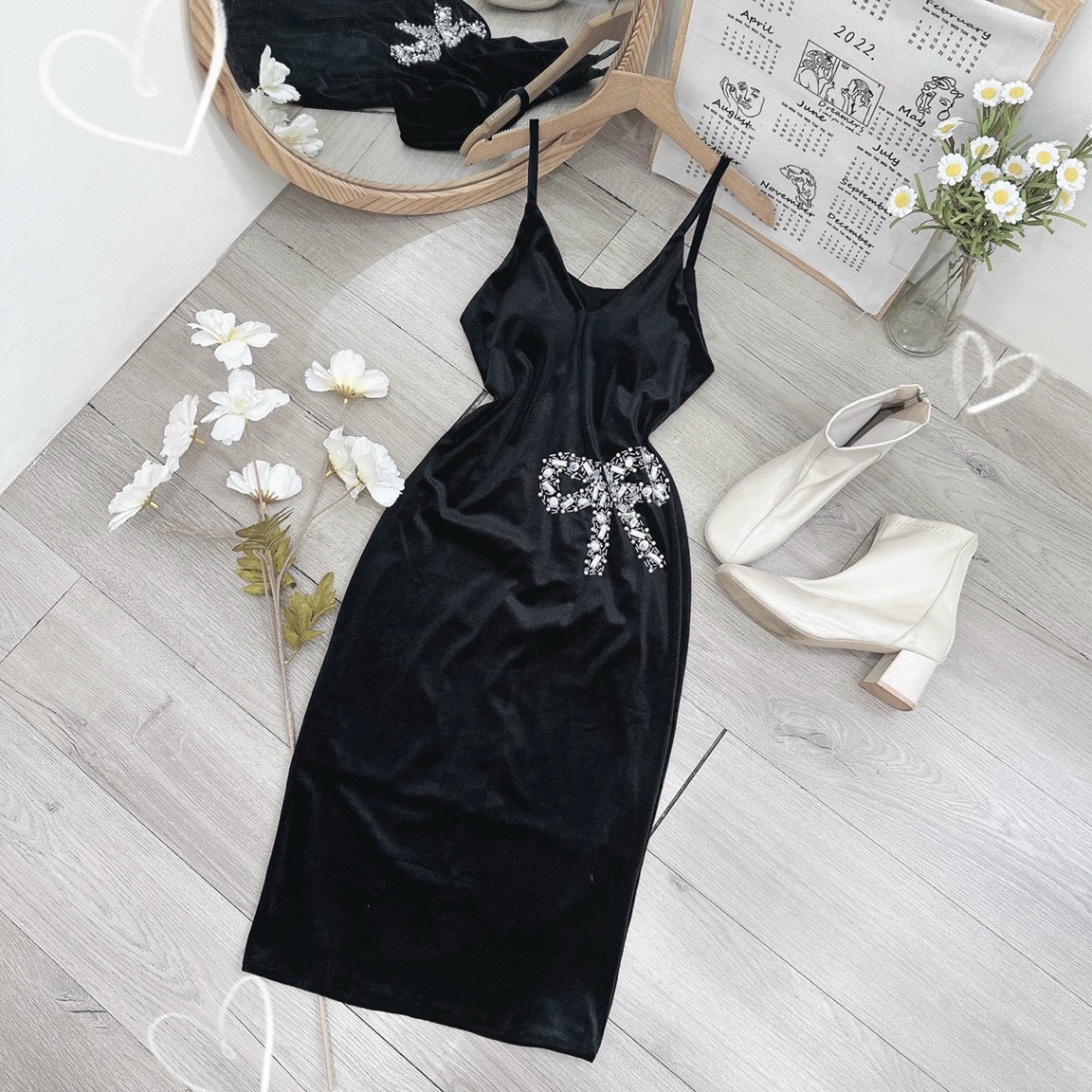 Đầm 2 dây nhung đính nơ đá sang trọng