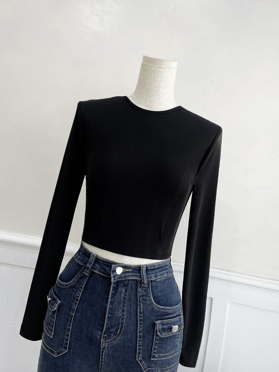 [HÀNG THIẾT KẾ CAO CẤP] Áo Croptop Thun Gân Tay Dài Basic Dễ Phối Đồ Màu Trắng / Đen
