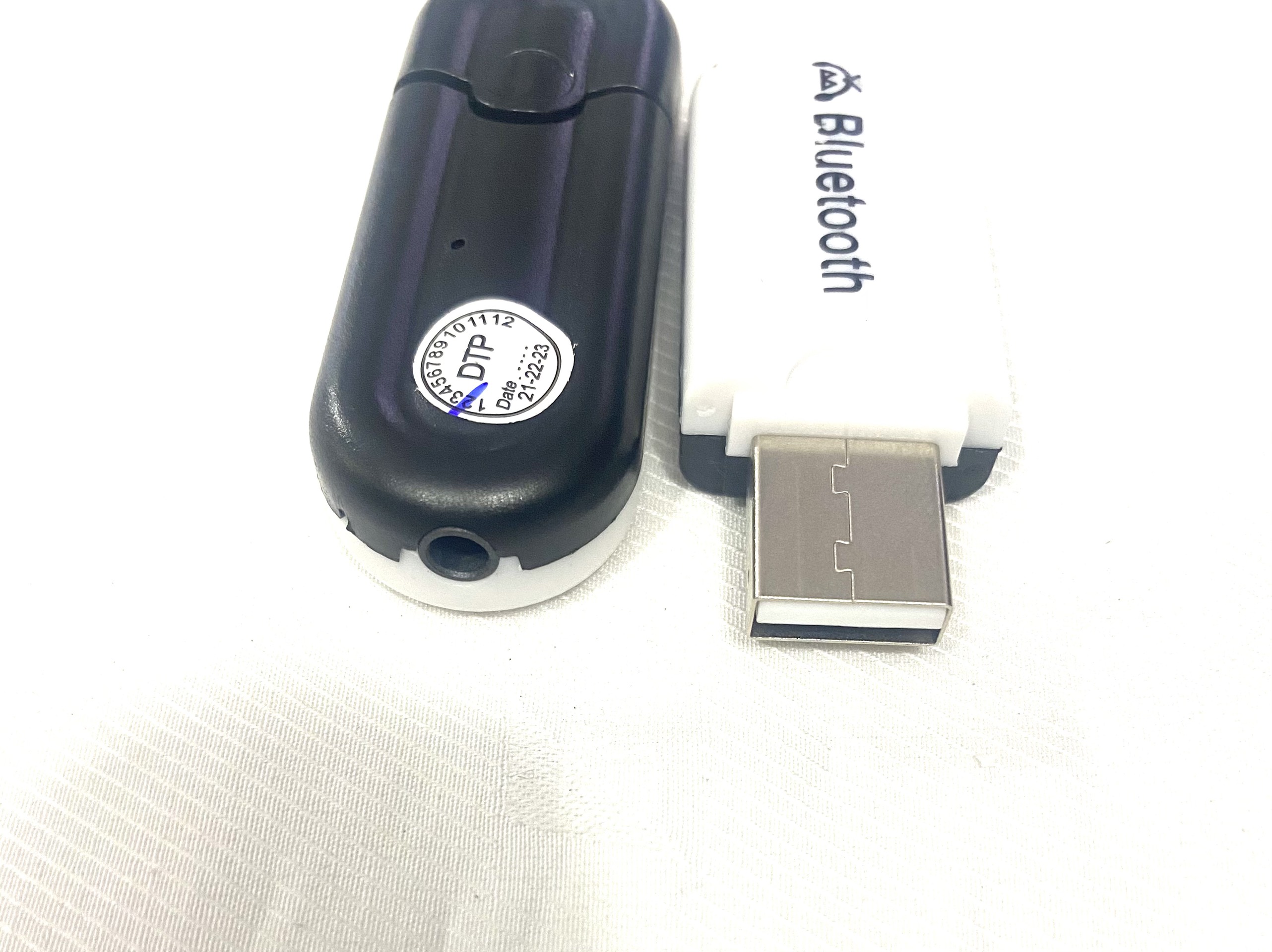 USB bluetooth HJX-001  âm thanh ra cổng USB và 3,5ly