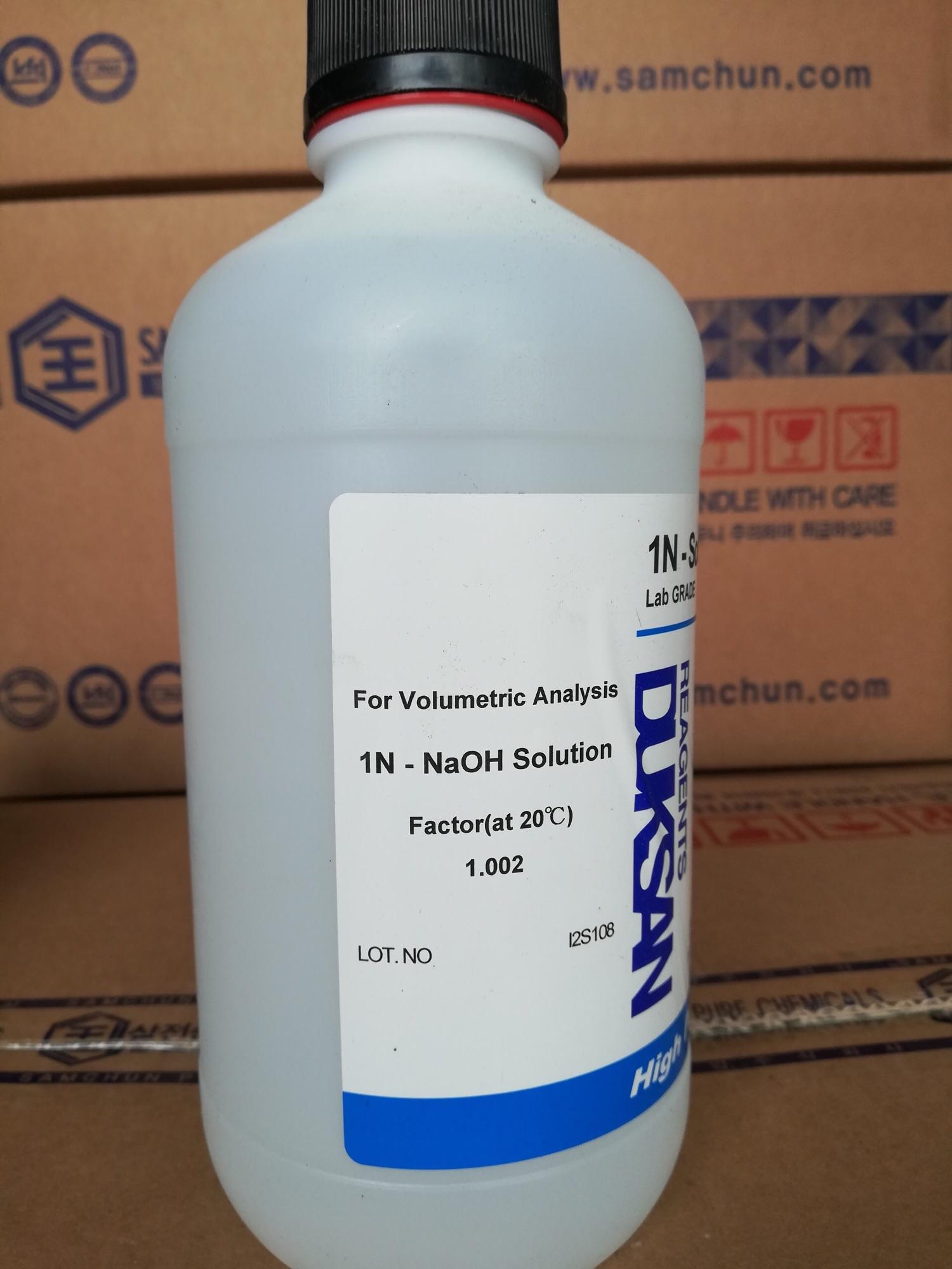 Dung dịch Sodium hydroxide solution NaOH 1N Hàn Quốc chai 1 lit