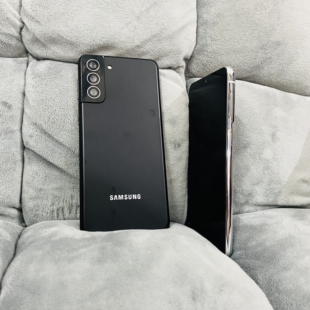 Mô hình trưng bày samsung s21+ và s21 ultra cực đẹp