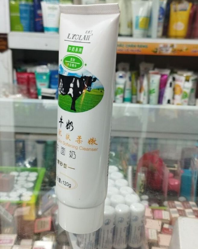 Sữa rửa mặt Lyolan 120gr (sữa bò - dưa leo)