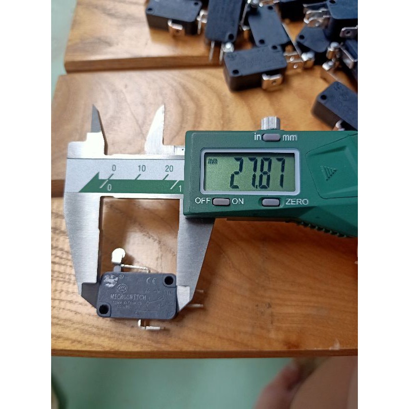 công tắc hành trình bánh xe
