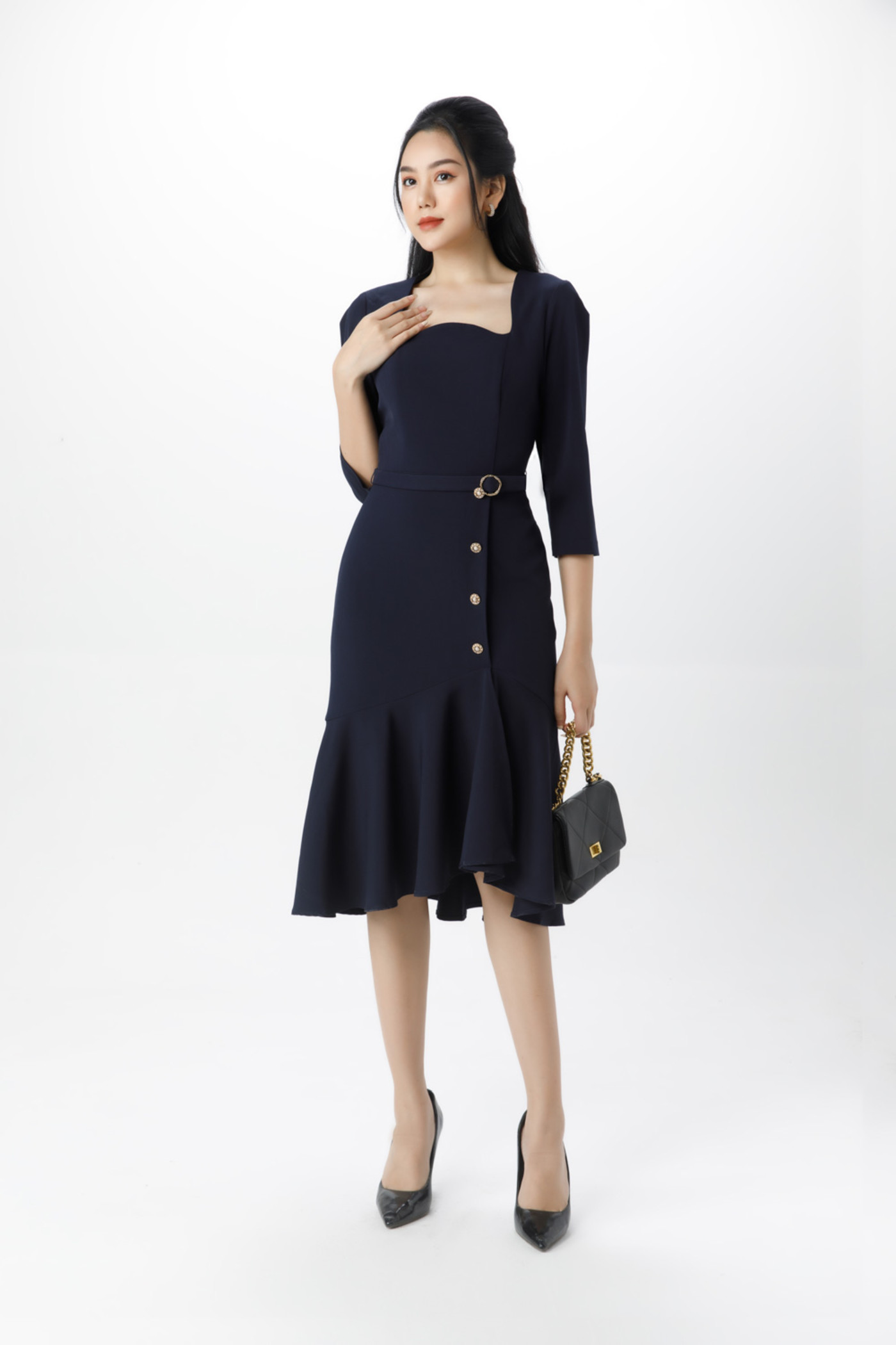 Đầm đuôi cá phối khuy ngọc trai (không kèm đai) IVY moda MS 48M7088