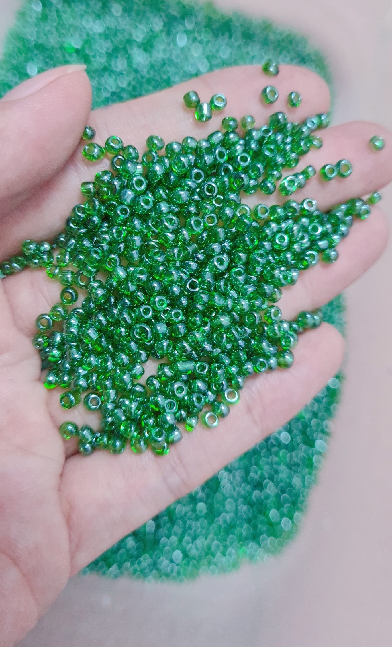 Gói 50 Gram cườm tấm 2mm trong trang trí may vá handmade