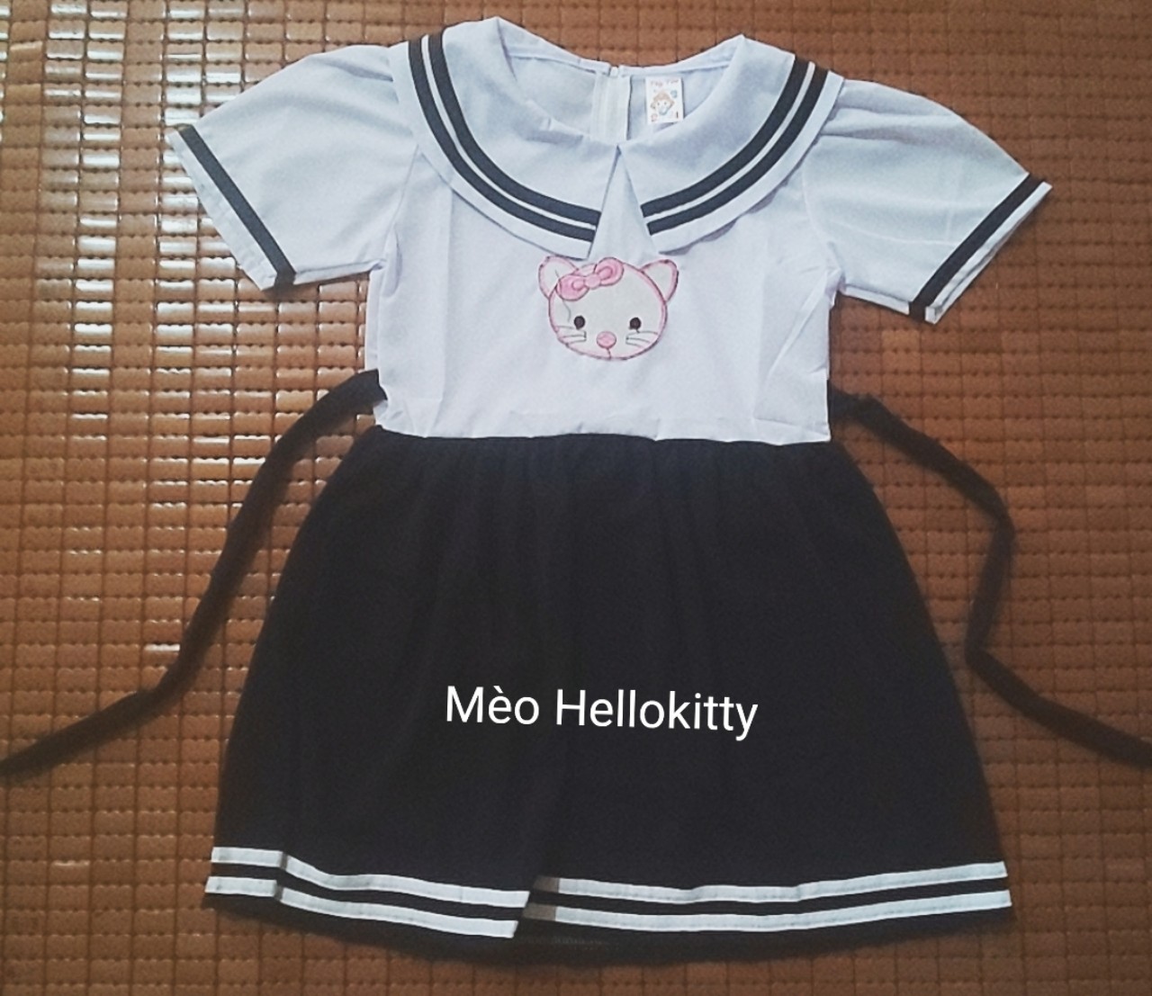 Đầm học sinh tiểu học màu trắng