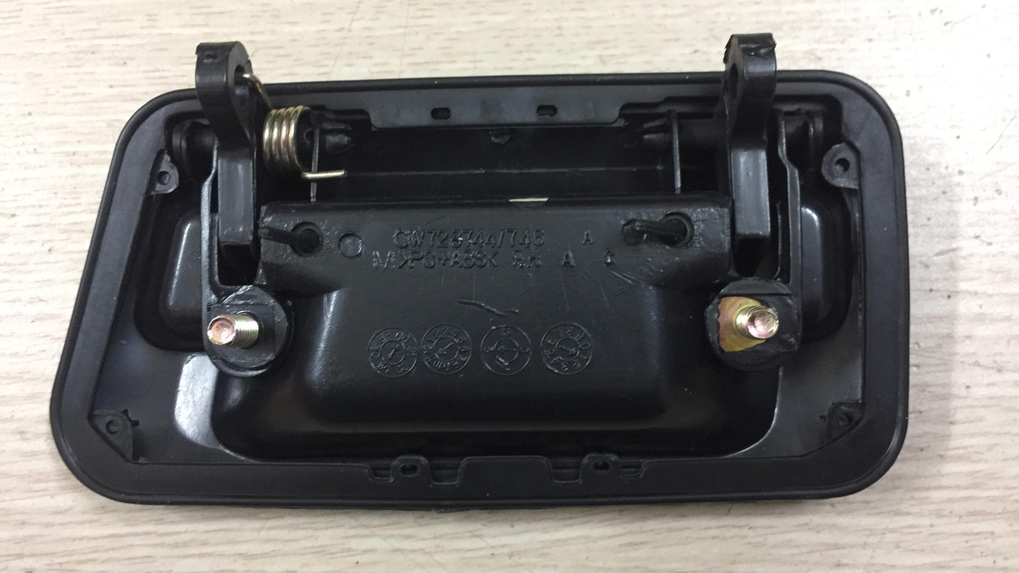 Tay mở cửa ngoài Mitsubishi Jolie