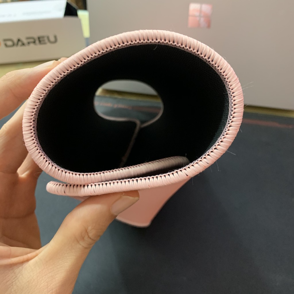 Bàn di chuột Dareu ESP101 Hồng - Đen (350x300x5mm) TechNope