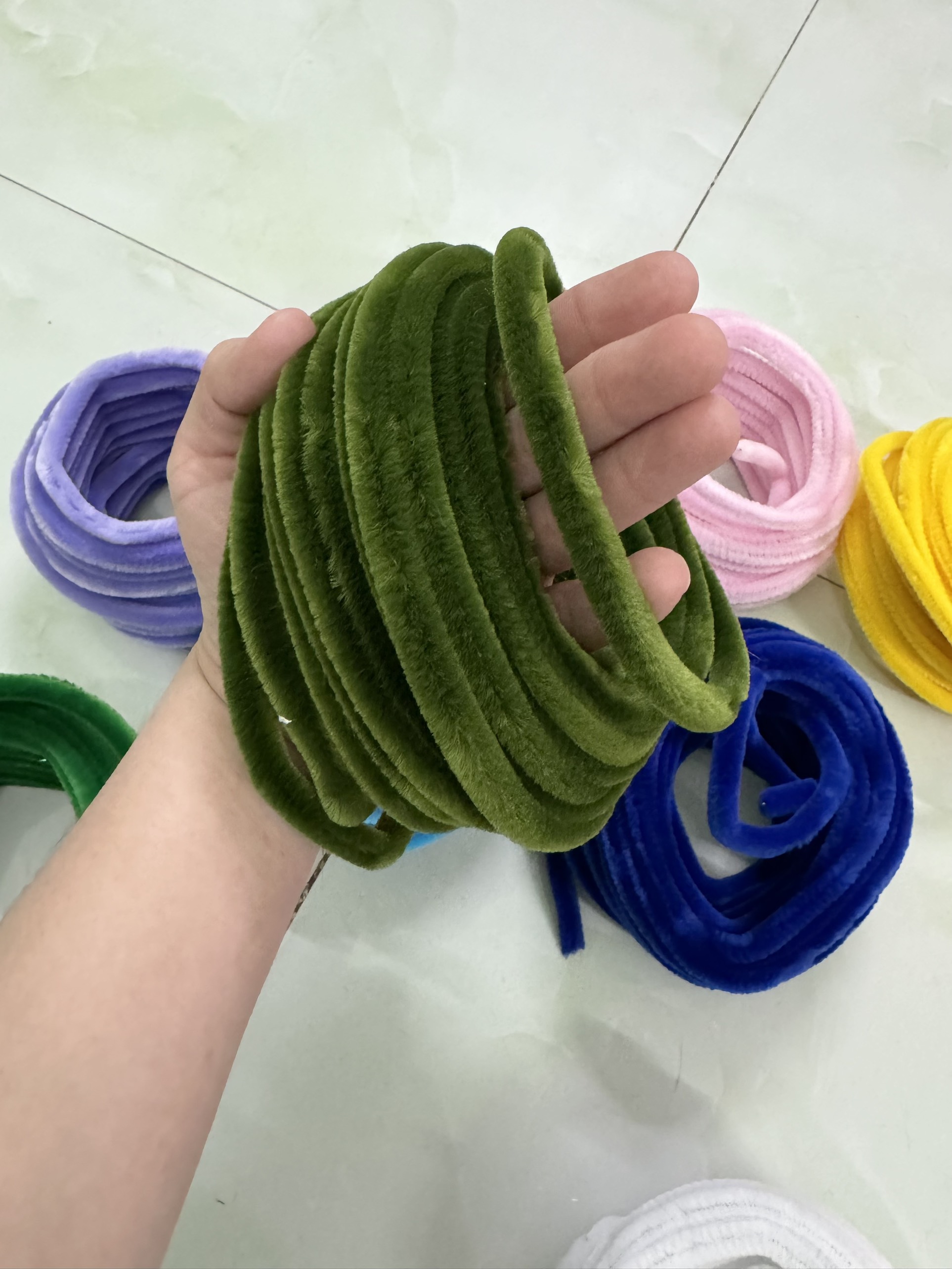 Kẽm nhung 10mm loại dày mềm mịn , màu sắc đẹp dùng làm hoa , trang sức , trâm cài , ... combo 6met