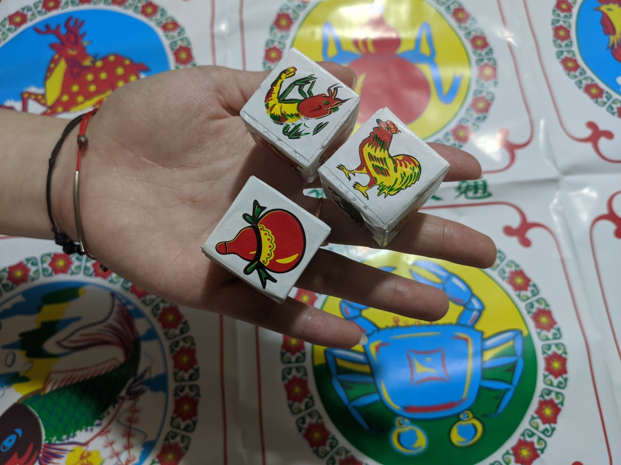 Lắc bầu cua bằng giấy