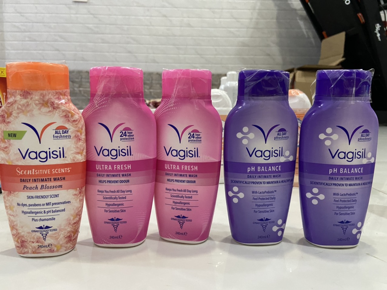 Dung dịch nước vệ sinh phụ nữ Vagisil 240ml
